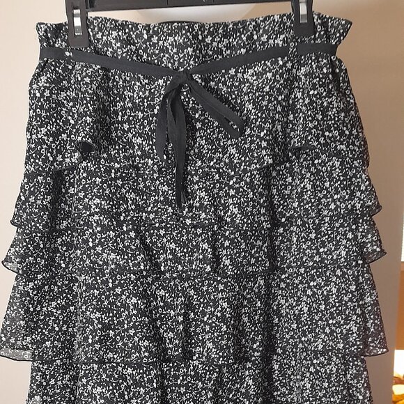 Flowery Skirt with belt - Picture 1 of 2